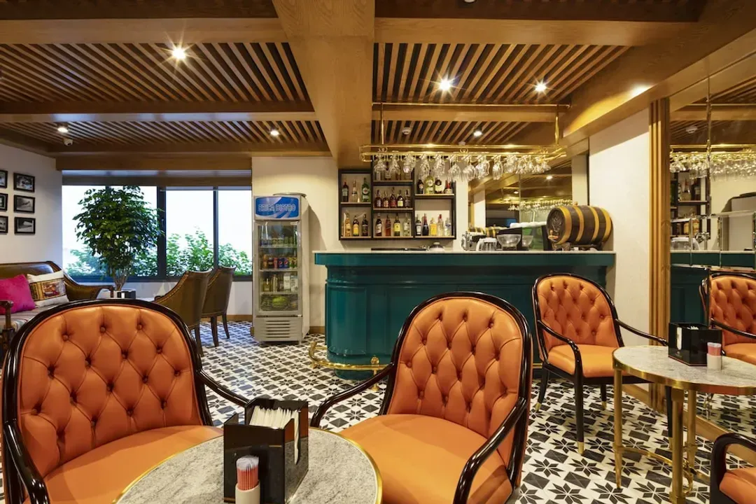 Lobby lounge