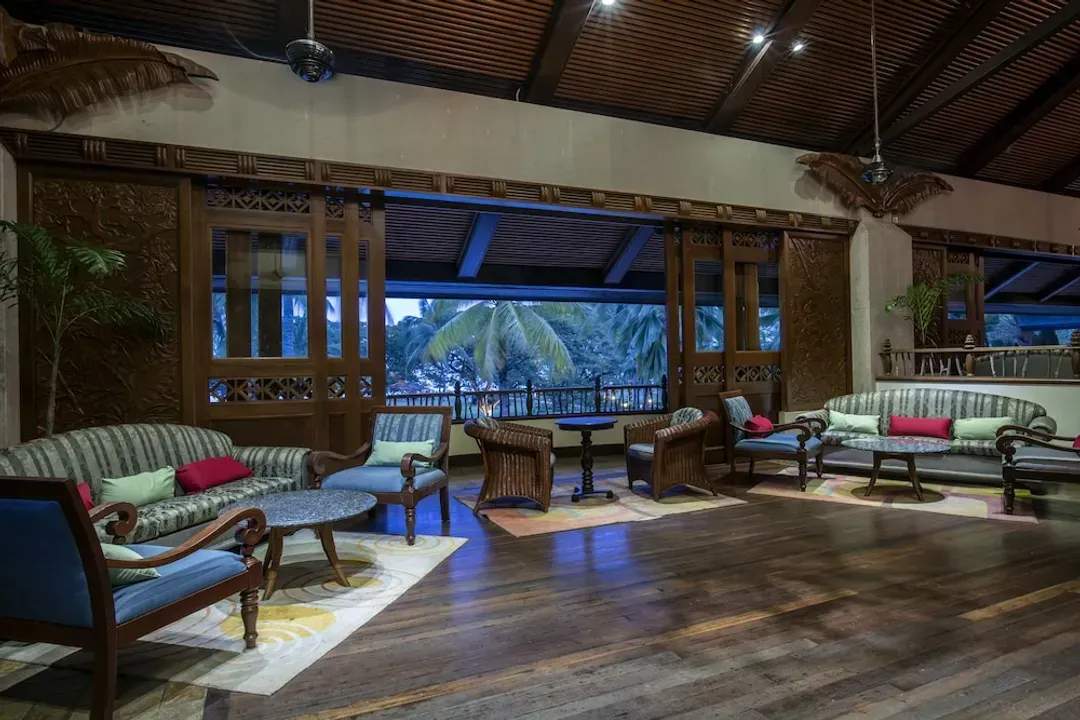 Lobby lounge