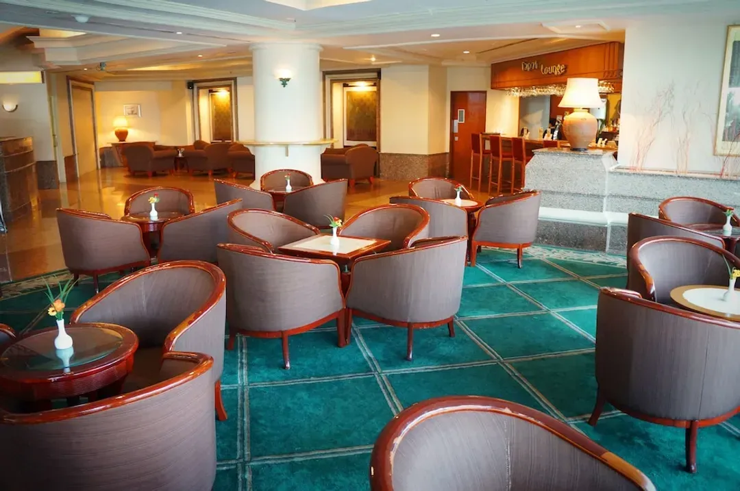 Lobby lounge