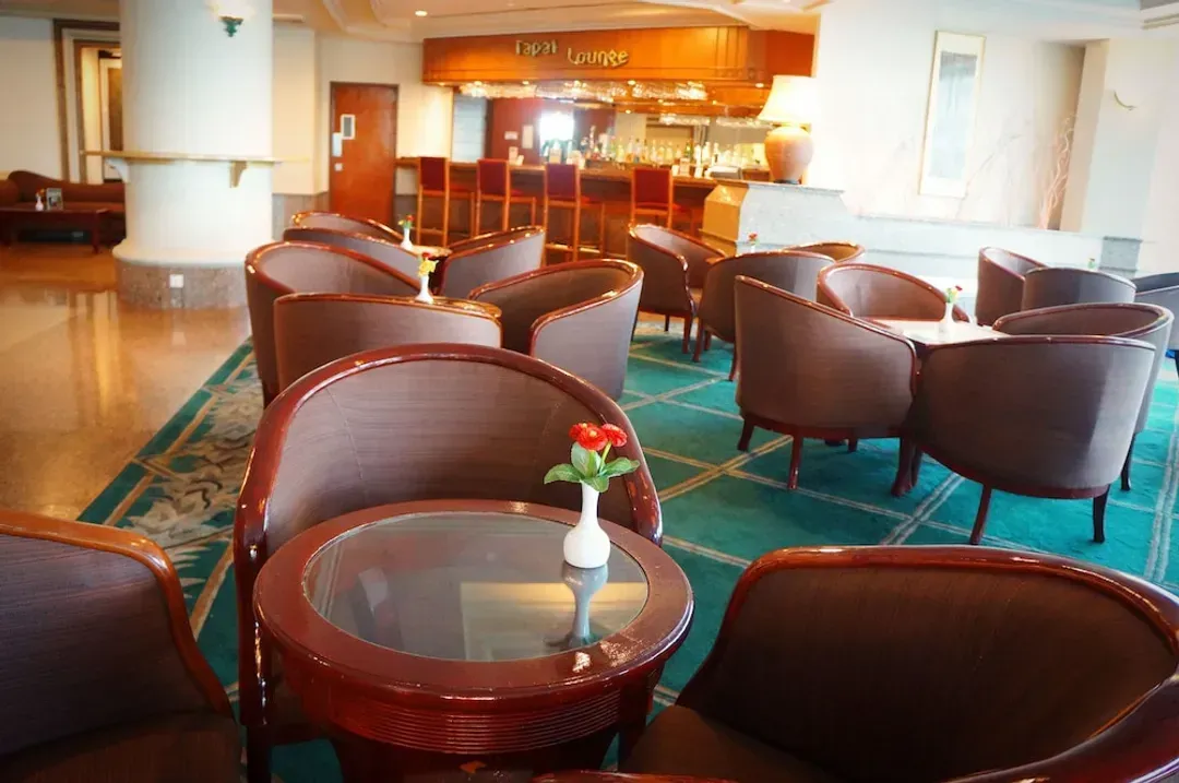 Lobby lounge