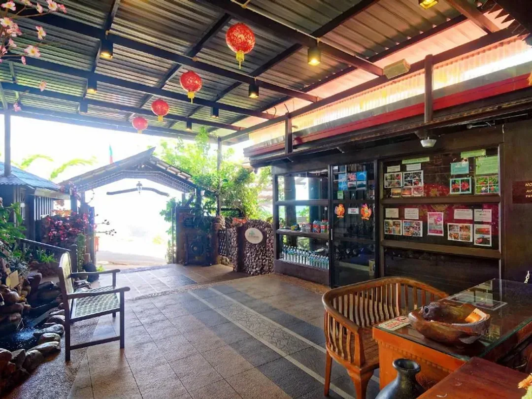 Lobby lounge