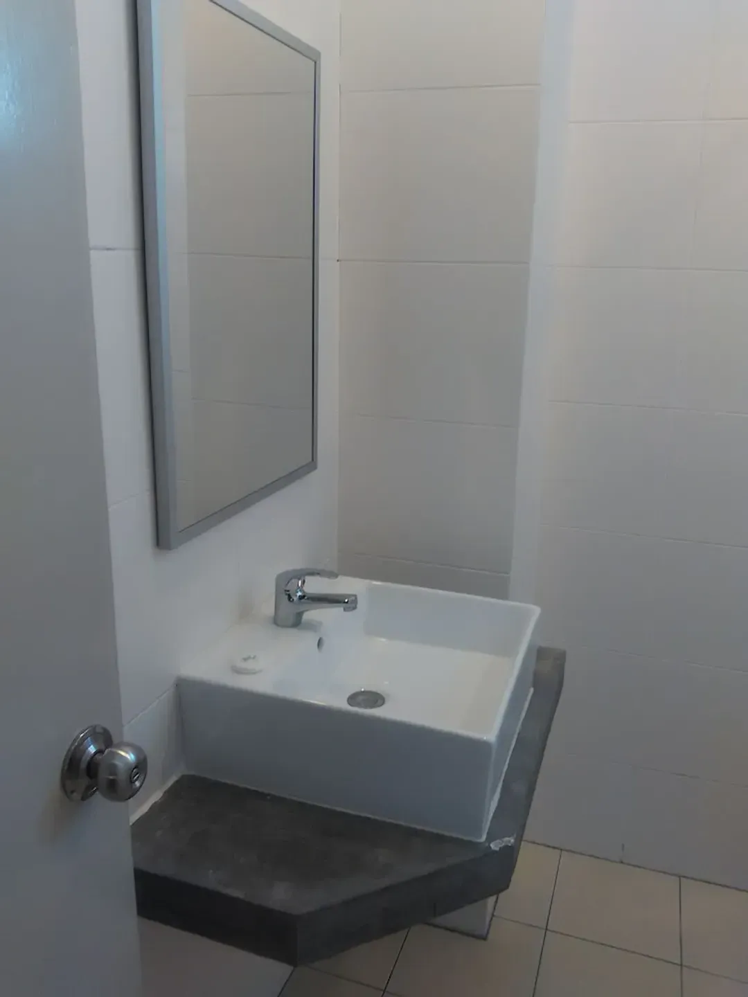 Bathroom sink