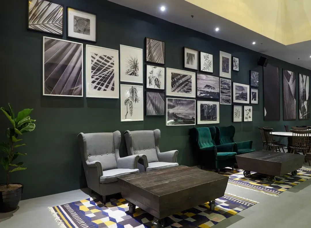 Lobby lounge