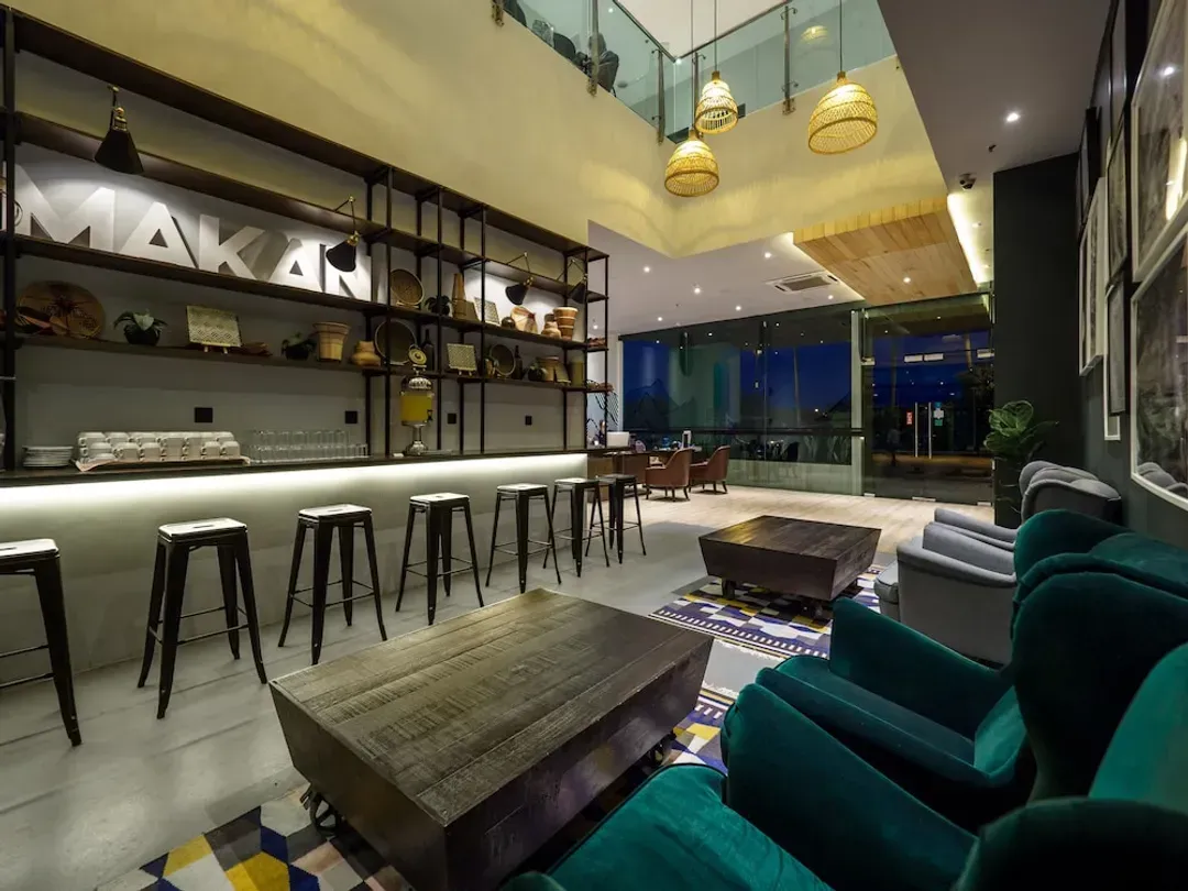 Lobby lounge