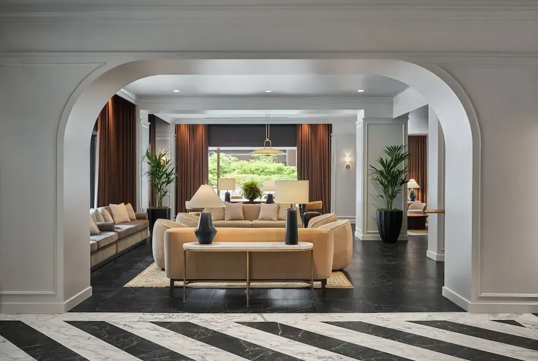 Lobby lounge