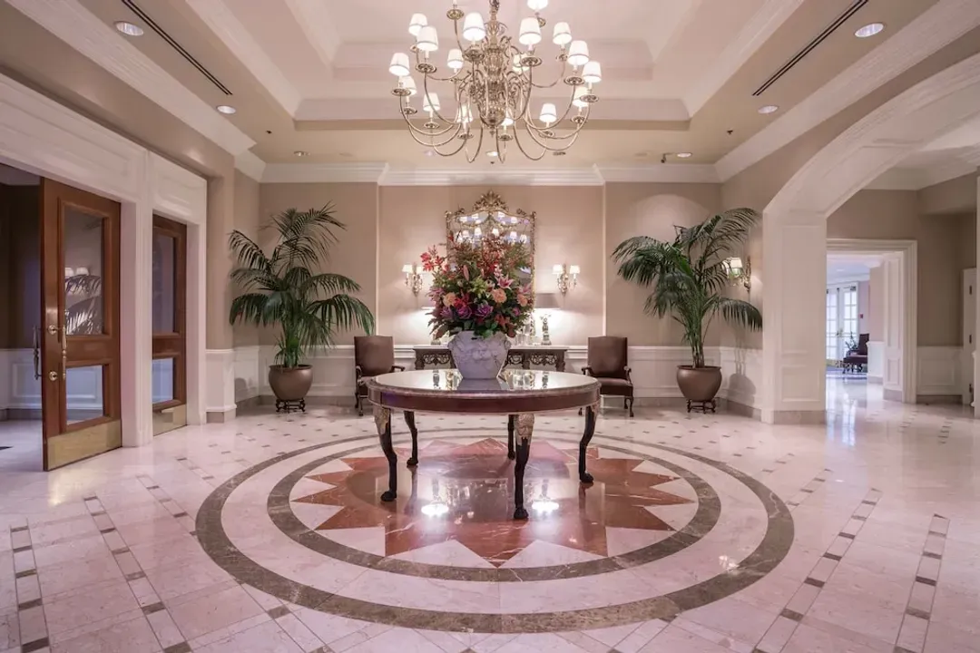 Lobby lounge