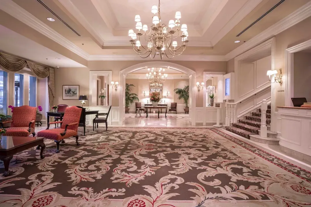 Lobby lounge