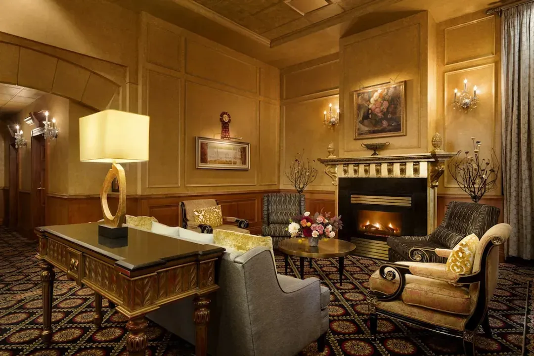 Lobby lounge