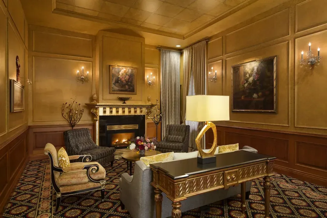 Lobby lounge