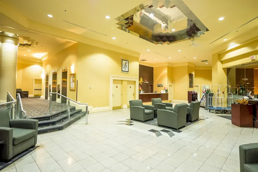 British Columbia-Rosedale On Robson Suite Hotel