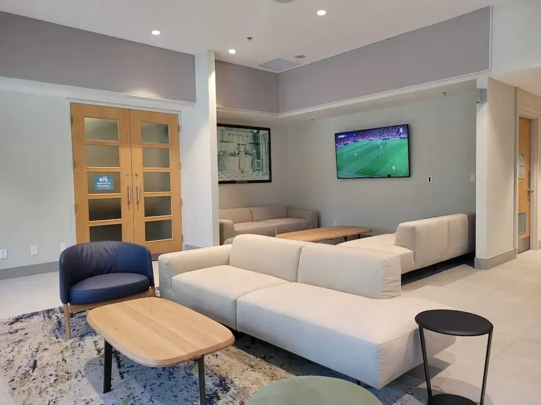 Lobby lounge