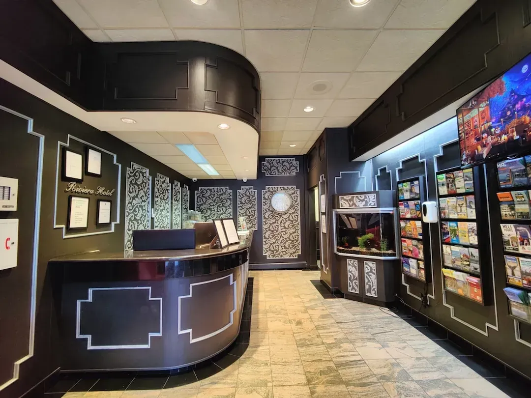 Lobby lounge
