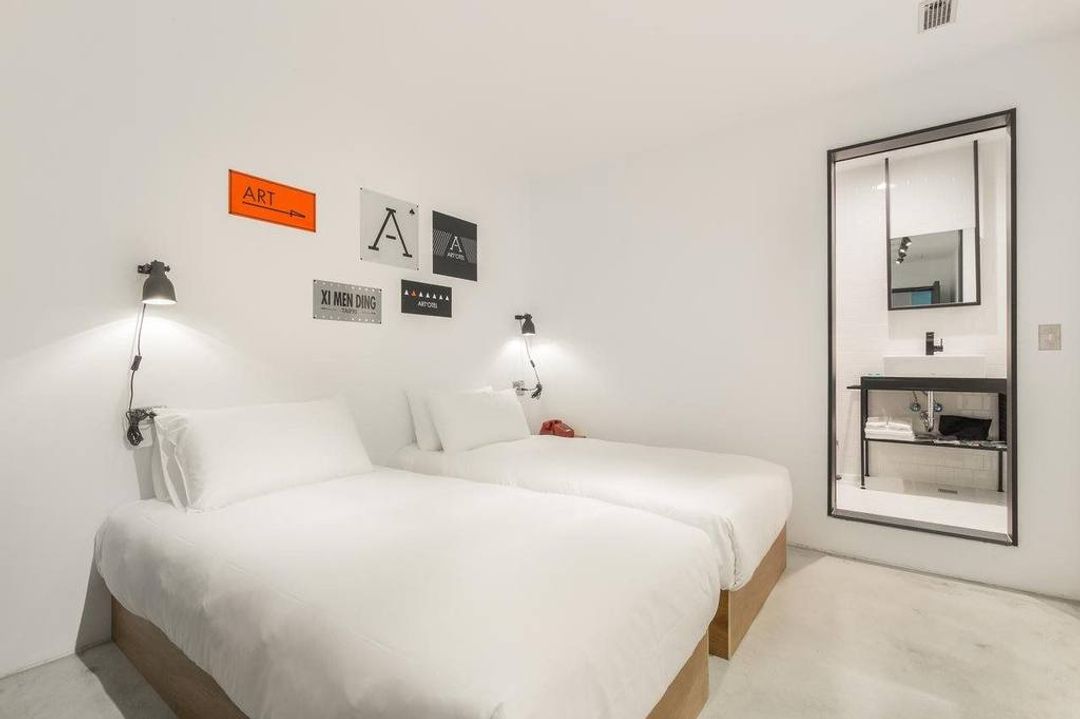 中型無窗兩小床 Medium twin room non window