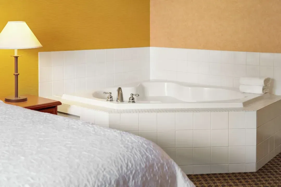 Jetted tub