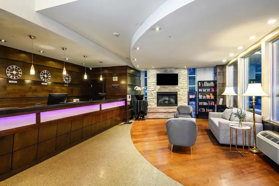 Lobby lounge