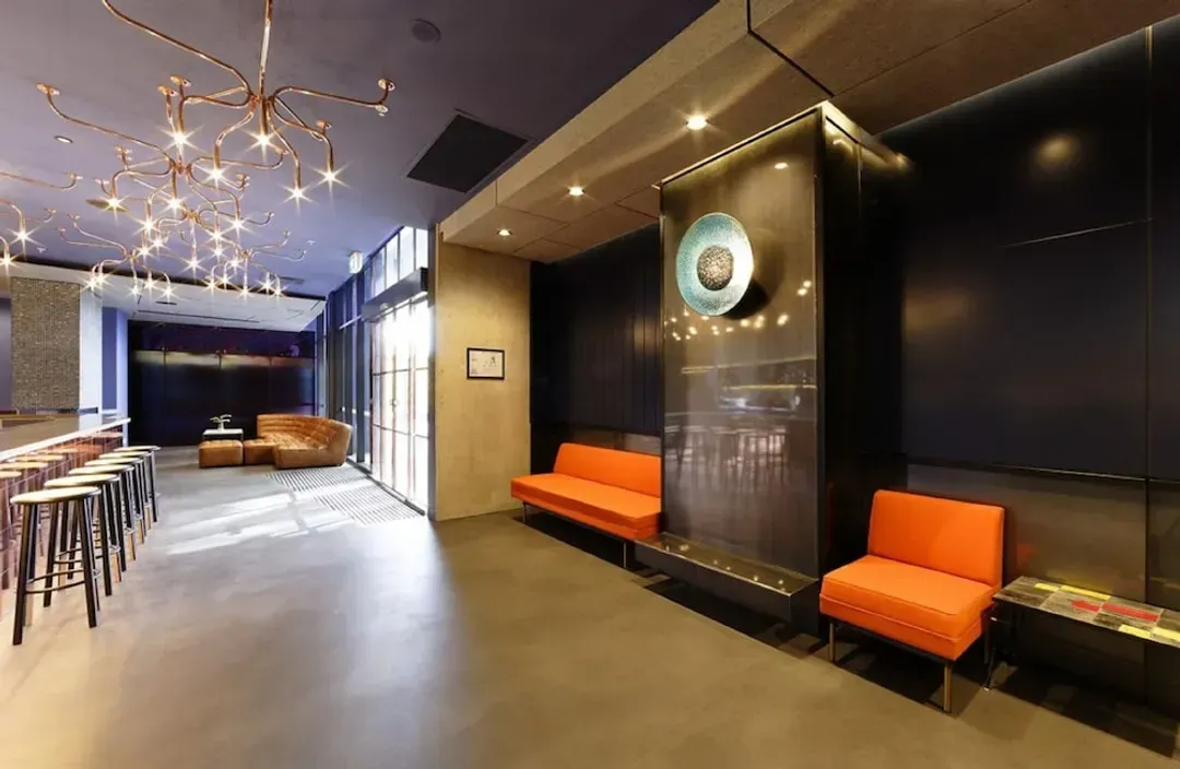Lobby lounge