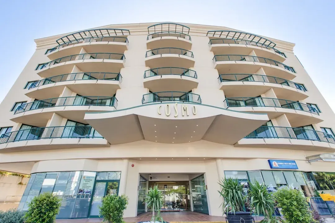 Queensland-Cosmo Apartment Hotel