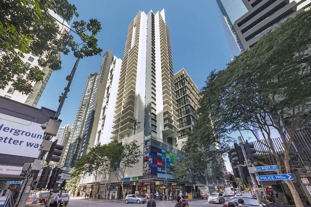 Queensland-Oaks Brisbane River City Suites