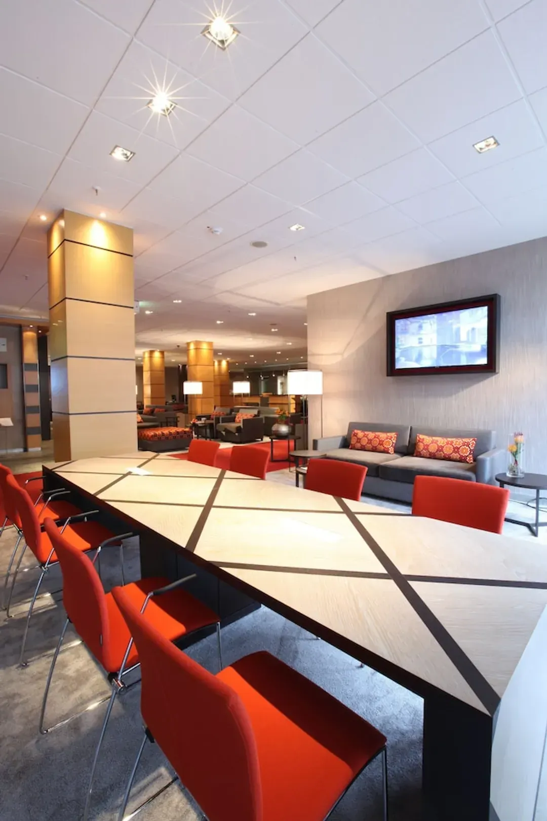 Lobby lounge