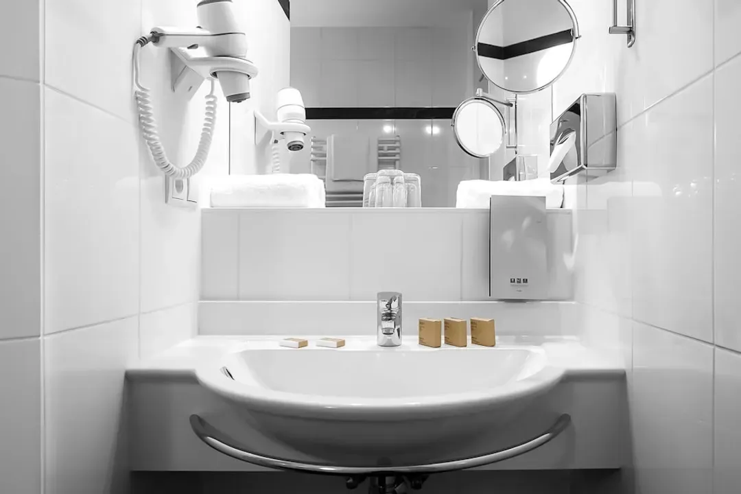 Bathroom sink