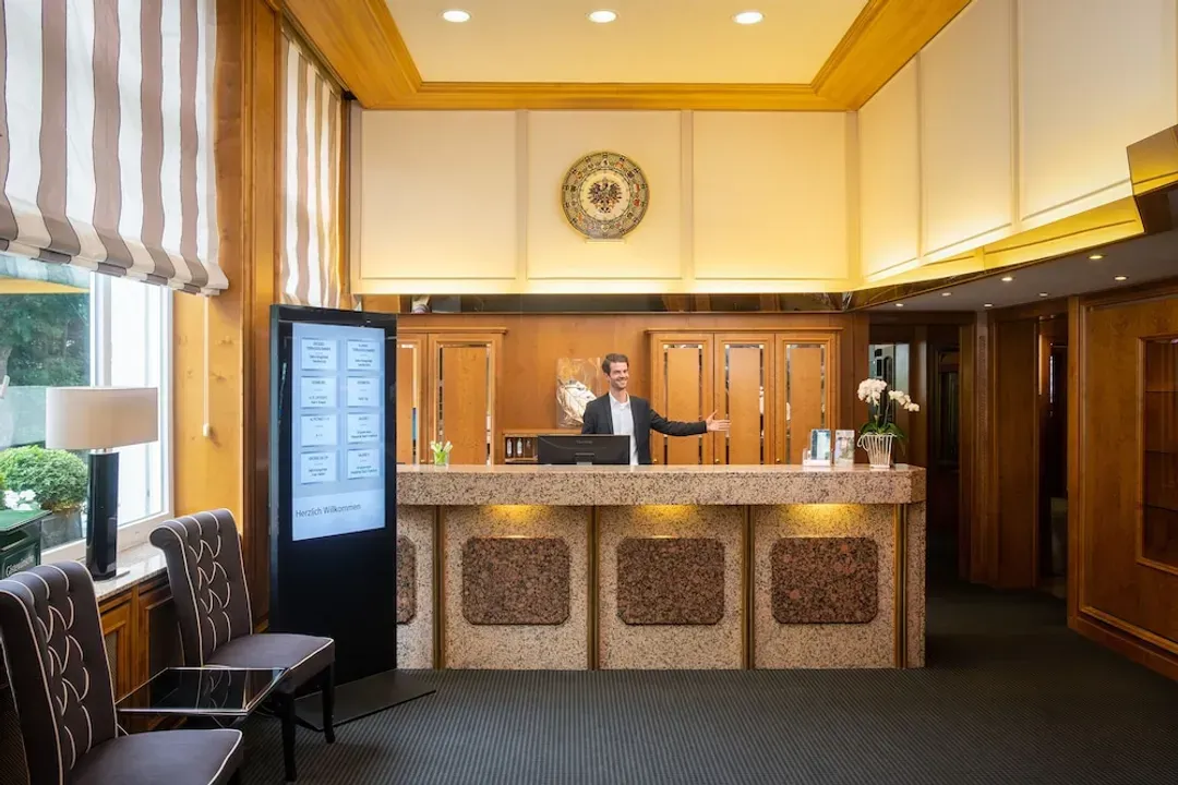 Lobby lounge
