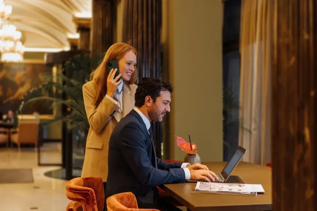 Lobby lounge