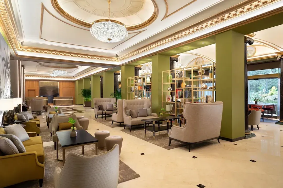 Lobby lounge