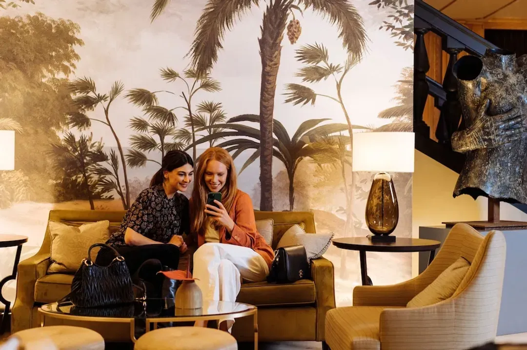 Lobby lounge
