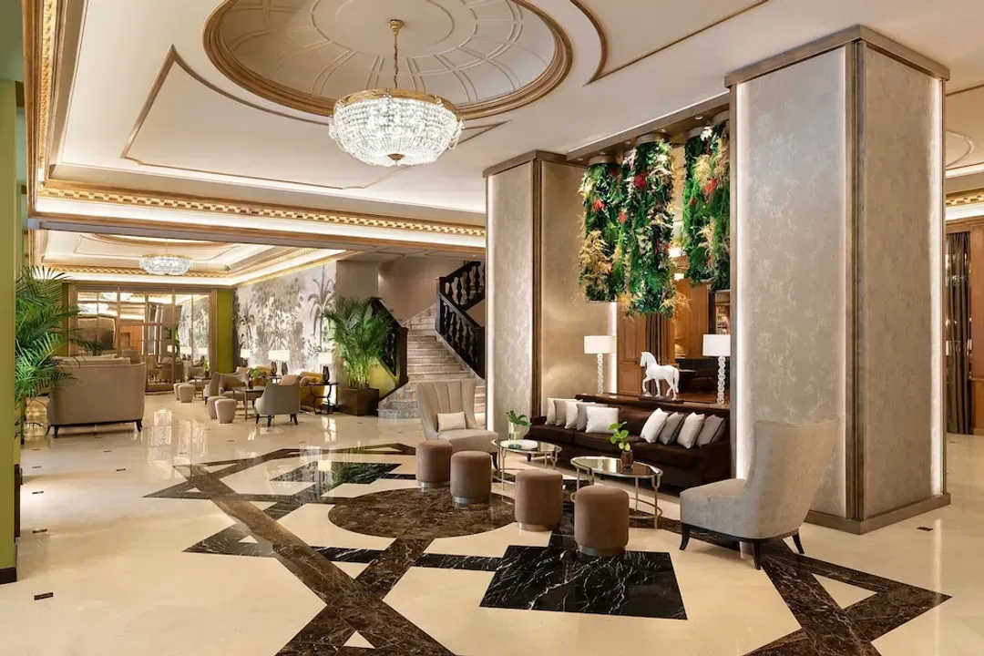 Lobby lounge
