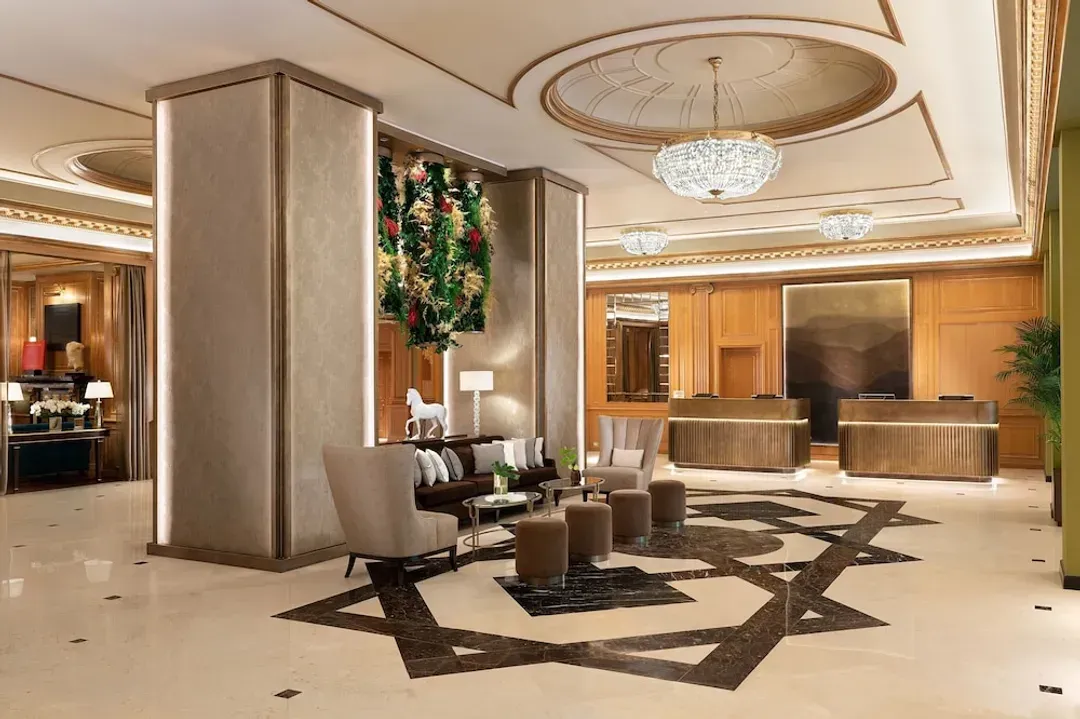 Lobby lounge