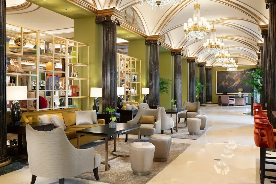 Lobby lounge