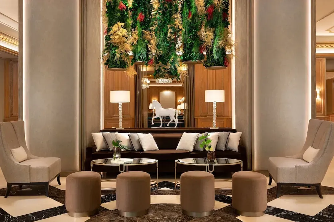 Lobby lounge
