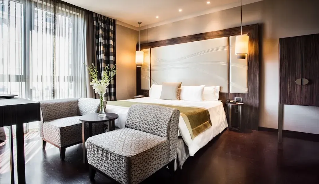 Lombardia-Uptown Palace