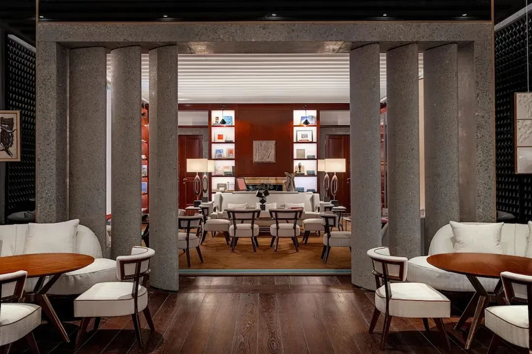 Lobby lounge