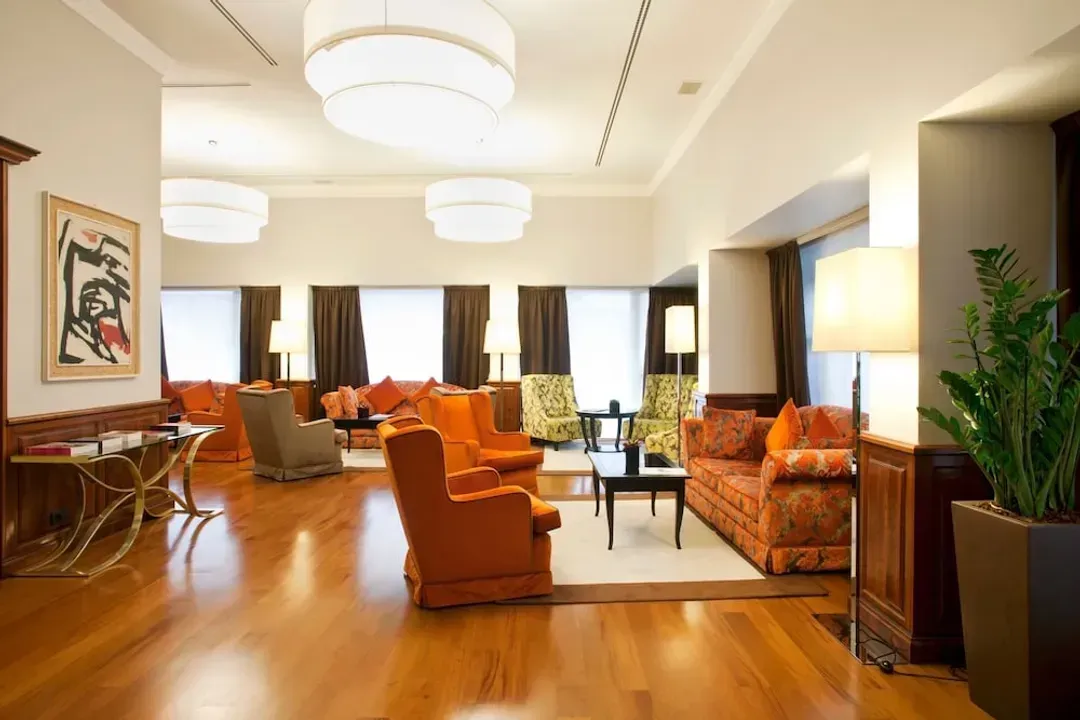 Lobby lounge