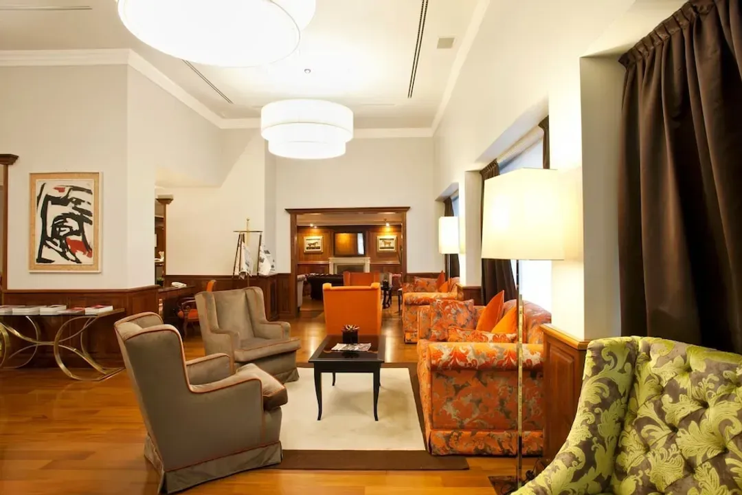 Lobby lounge