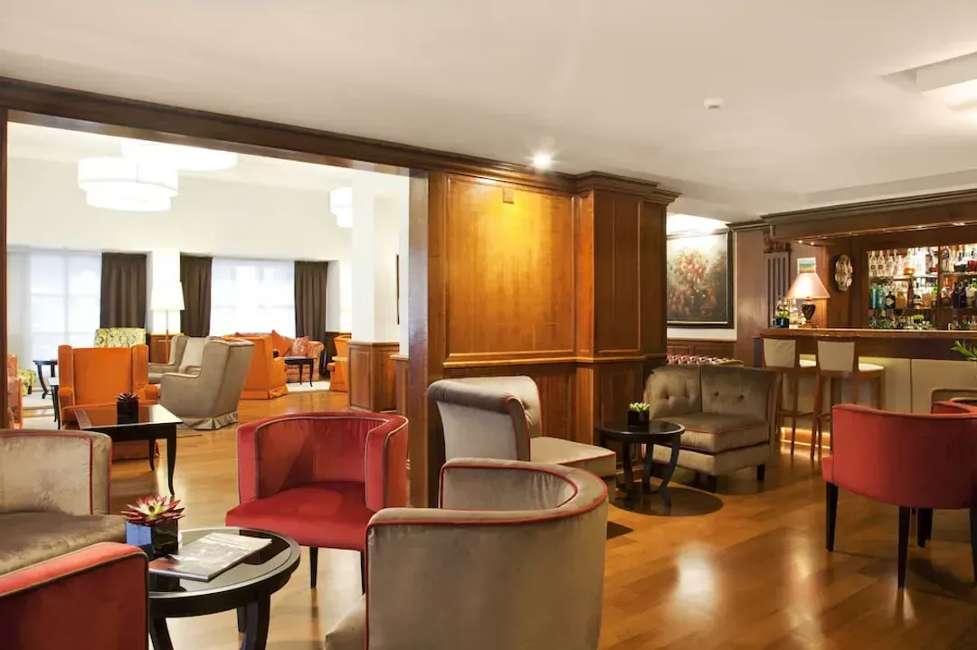 Lobby lounge