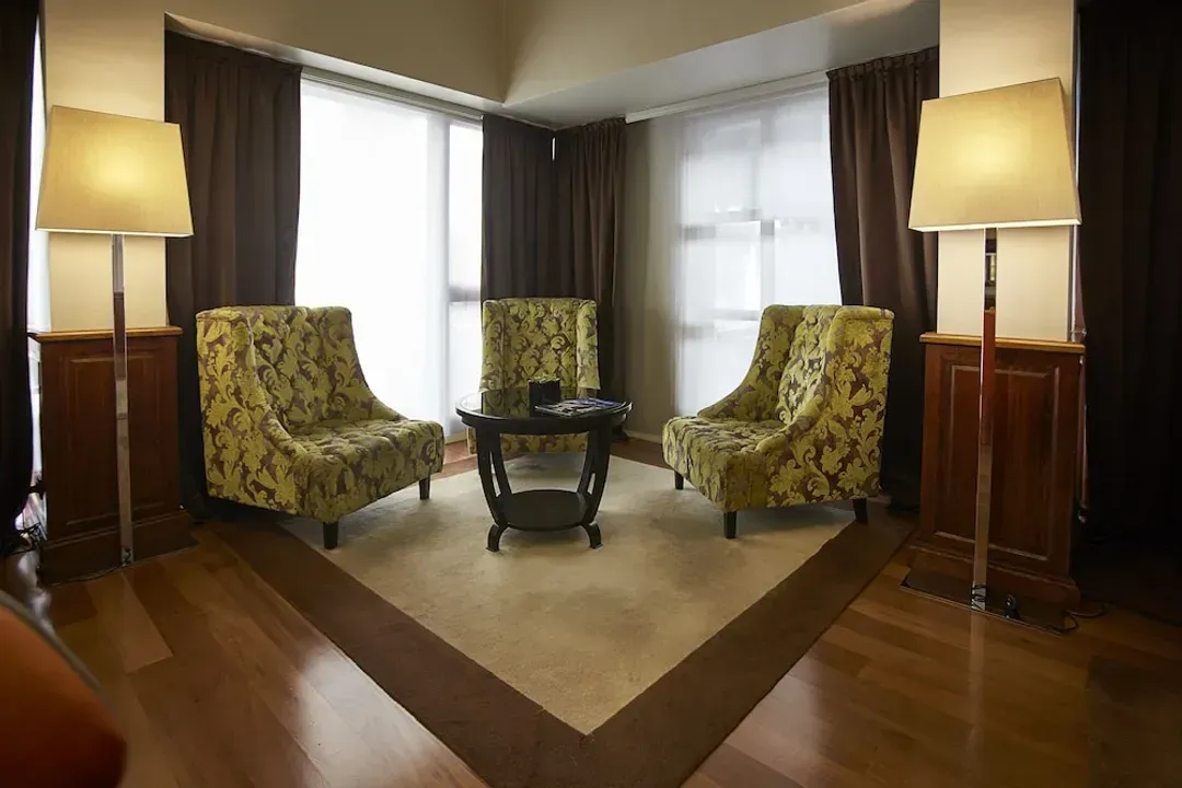 Lobby lounge