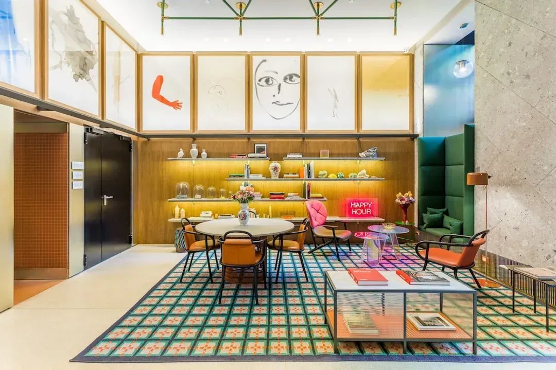 Lobby lounge