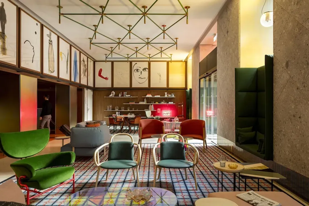 Lobby lounge
