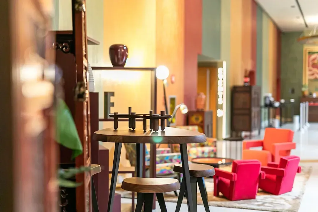 Lobby lounge