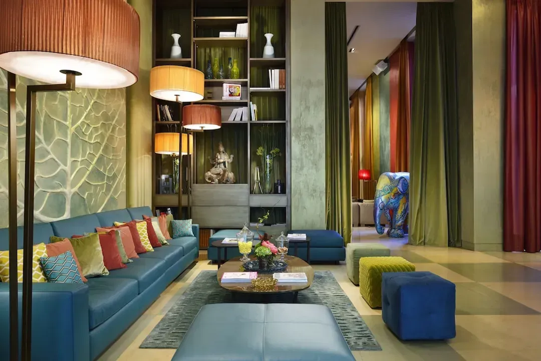 Lobby lounge