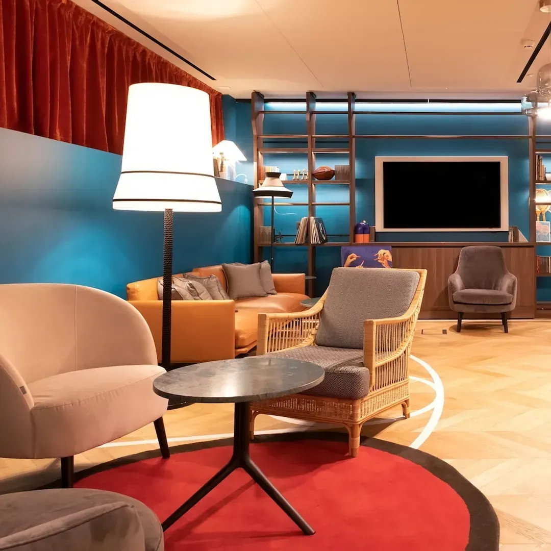 Lobby lounge
