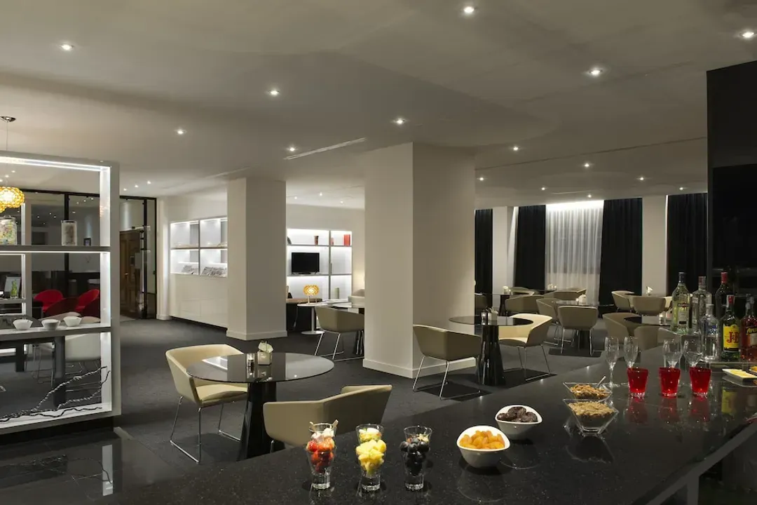 Lobby lounge