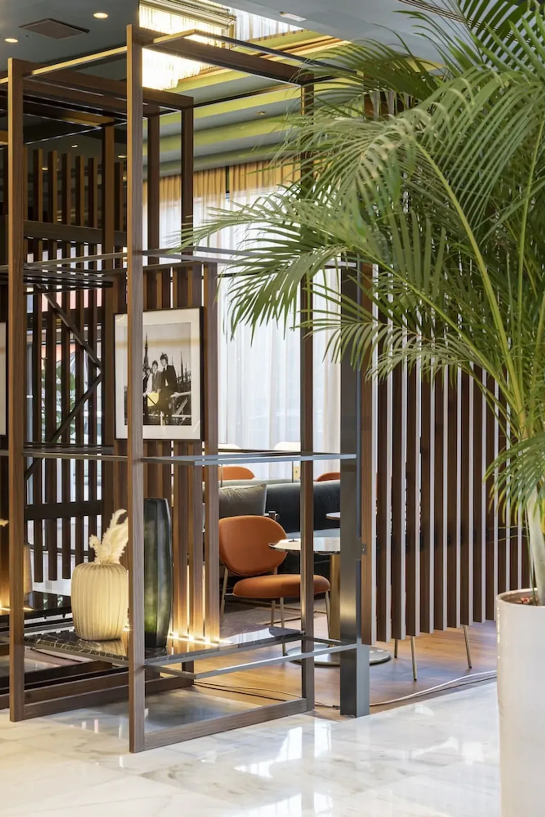 Lobby lounge