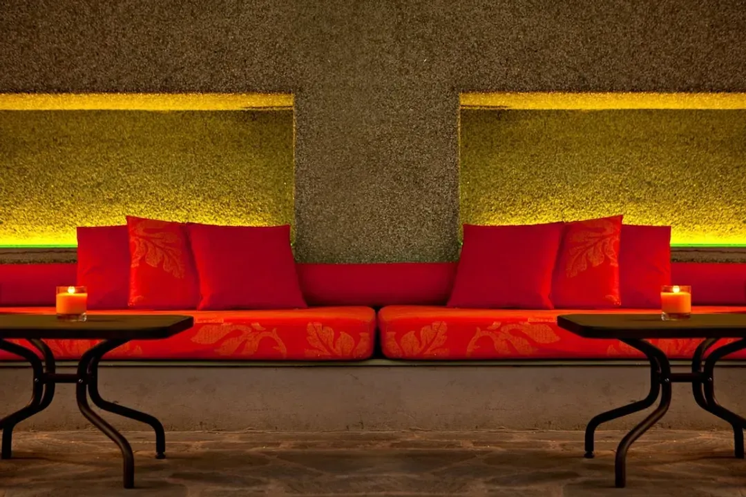 Lobby lounge