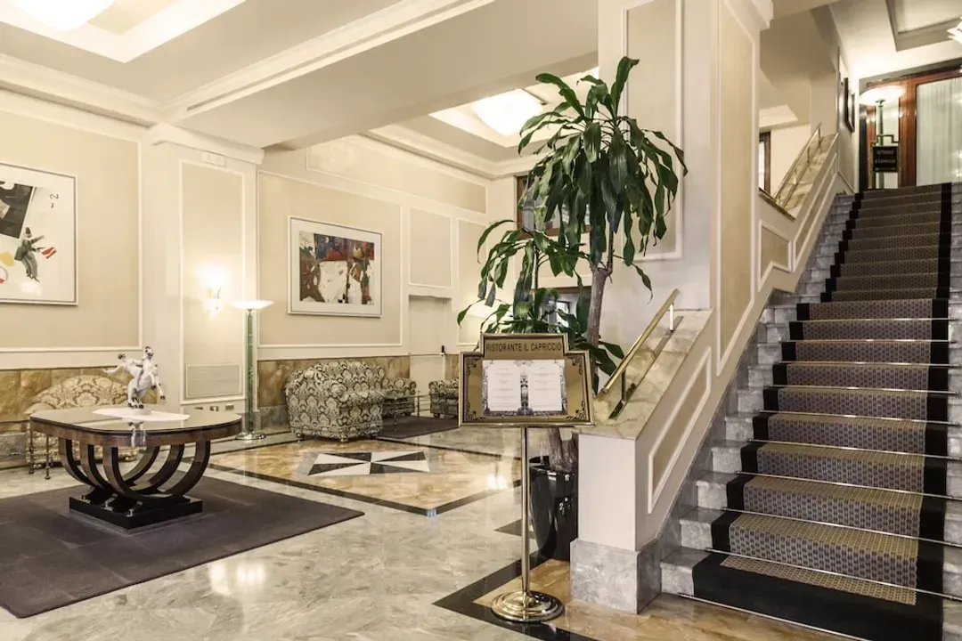 Lobby lounge