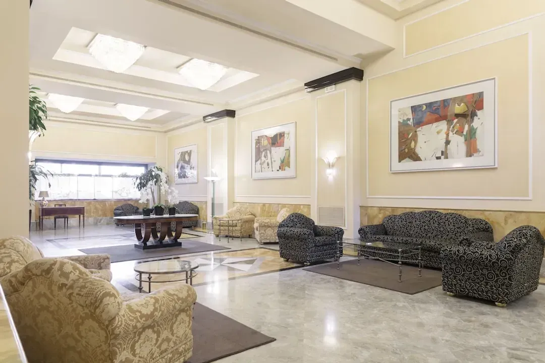 Lobby lounge