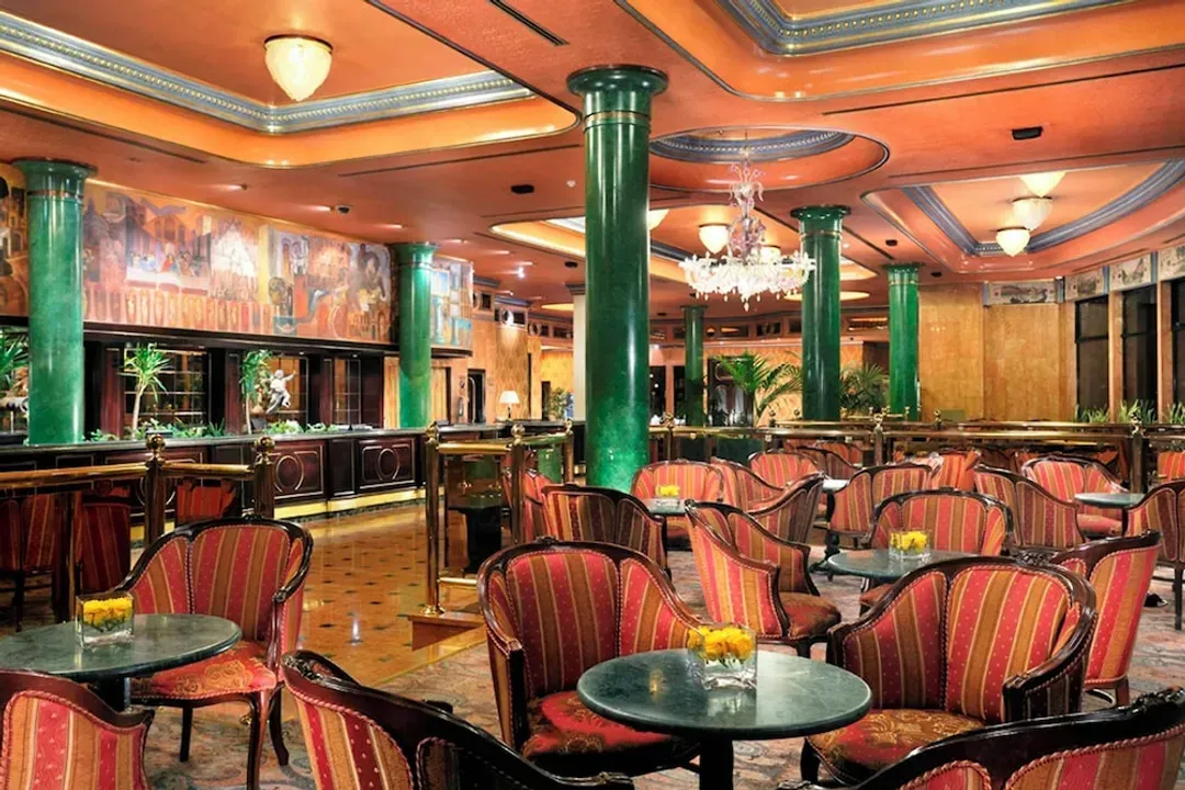 Lobby lounge