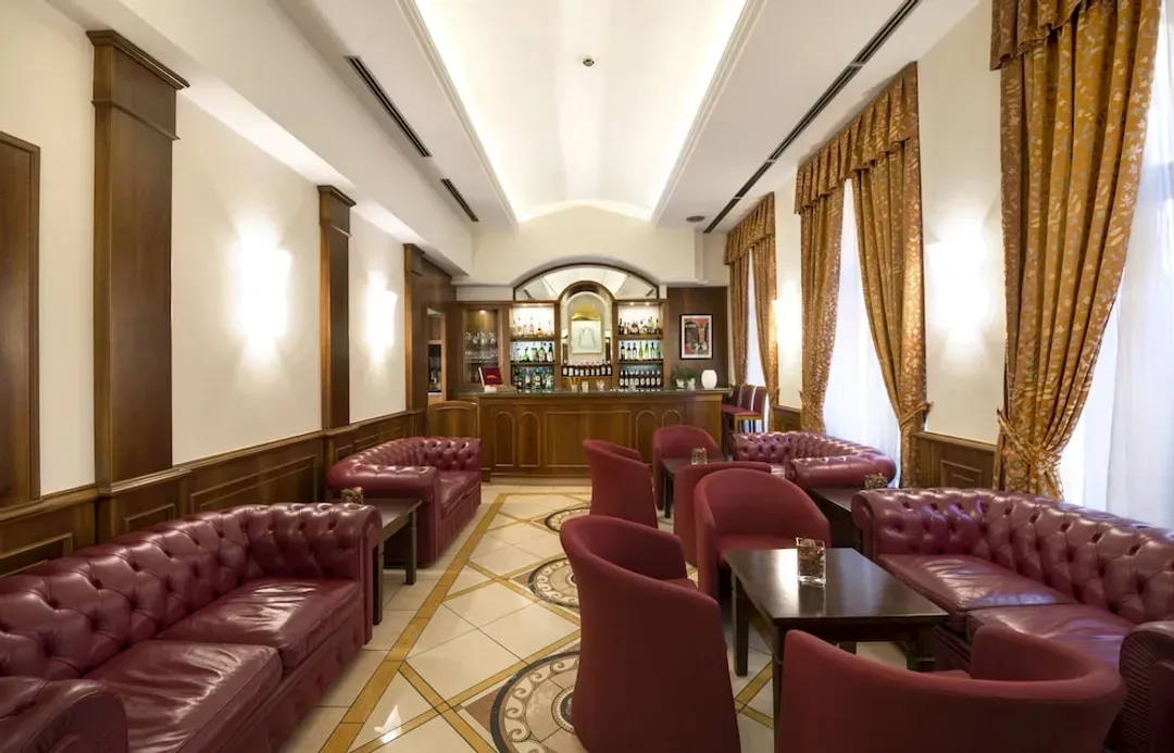 Lobby lounge